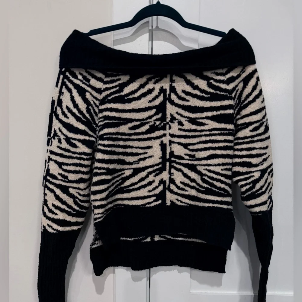 Nicholas K Zebra Print Off-Shoulder Sweater in Size XS Pima Cotton Luxurious